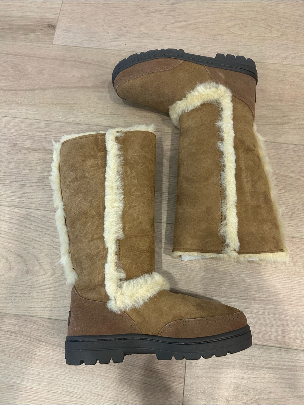 UGG Chestnut Suede Shearling‑Trim Winter Boots • Size 5 👢🤎